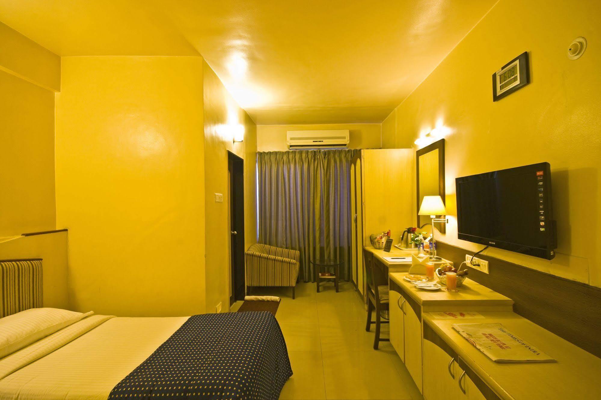 Hotel Park Central Koregaon Park Pune Ngoại thất bức ảnh