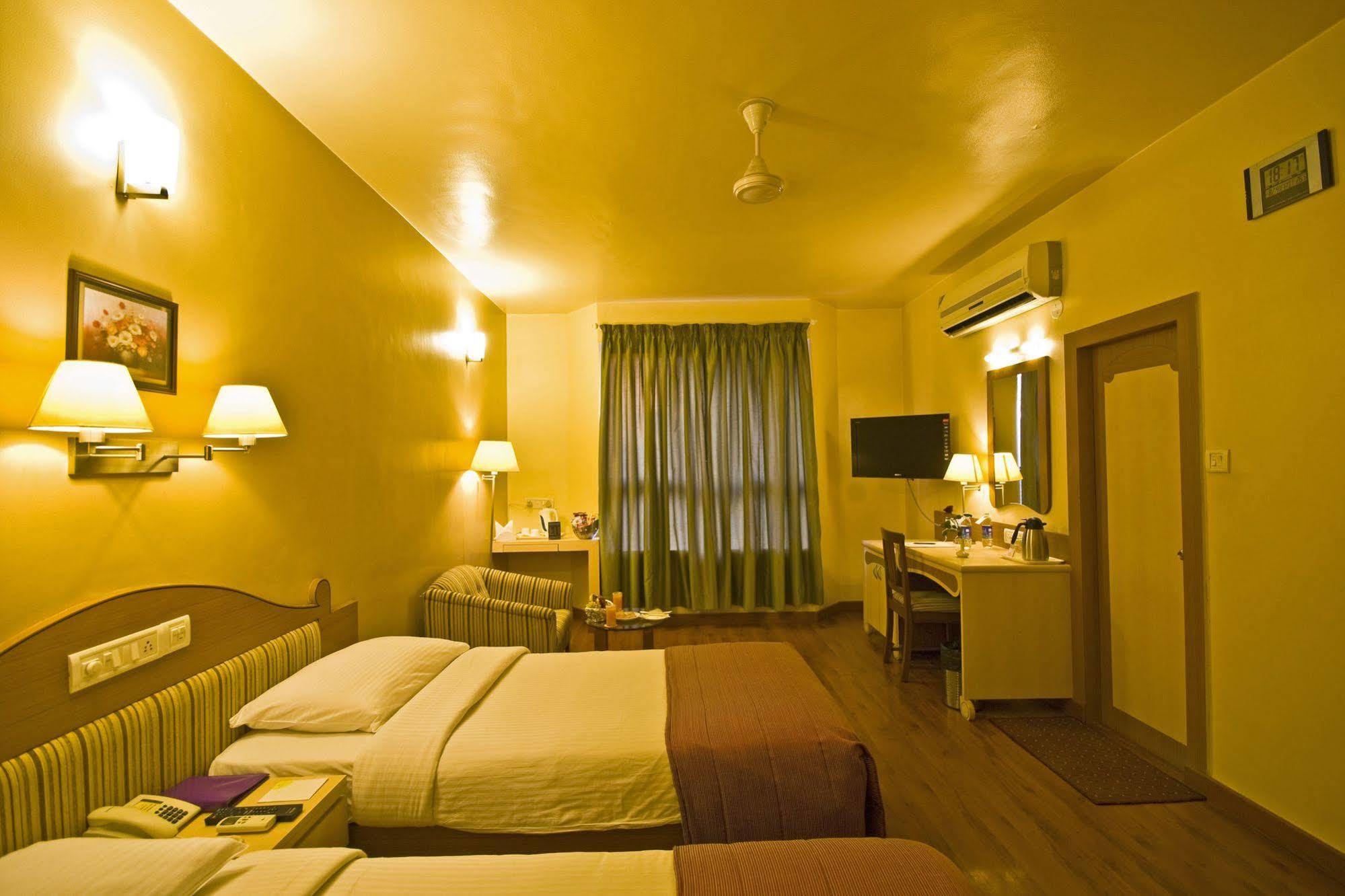 Hotel Park Central Koregaon Park Pune Ngoại thất bức ảnh