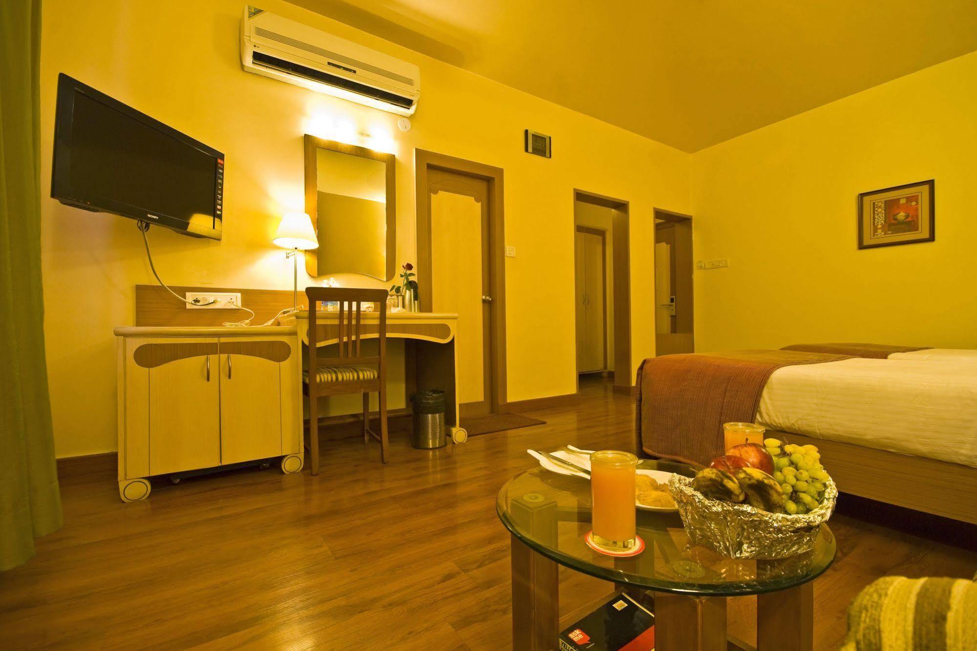 Hotel Park Central Koregaon Park Pune Ngoại thất bức ảnh