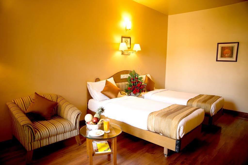Hotel Park Central Koregaon Park Pune Ngoại thất bức ảnh